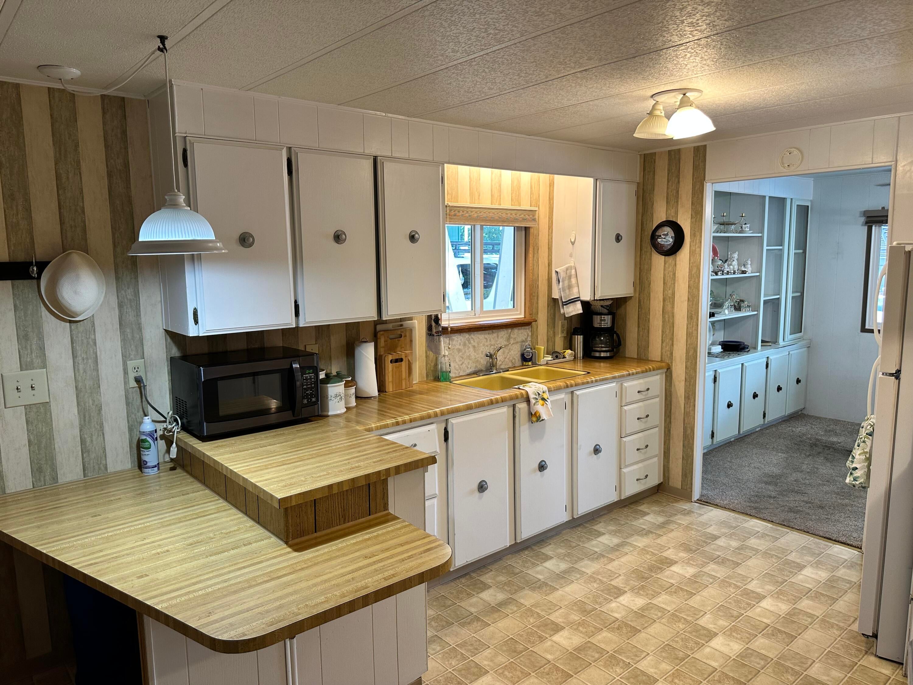 2252 West Table Rock Road, Unit 207 Medford, OR 97501 - Photo 9 of 39 Kitchen