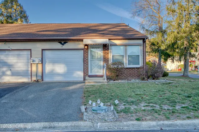 $214,900 | 1A Stonybrook Court, Unit B, Whiting, NJ 08759