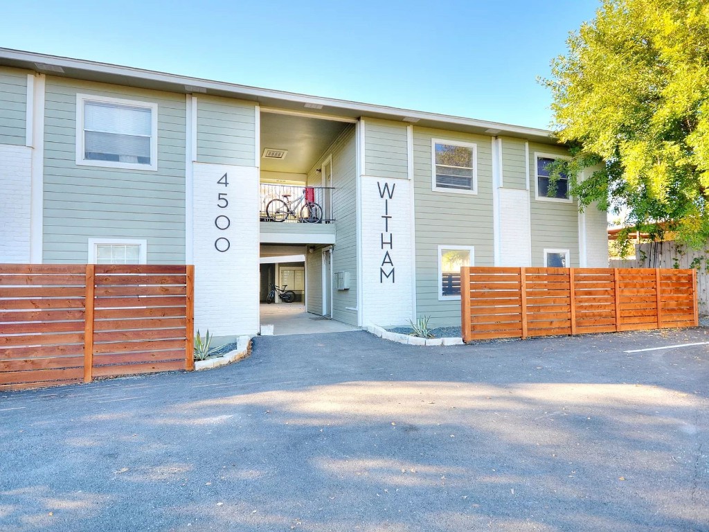 a view of a livingroom with furniture and a garage