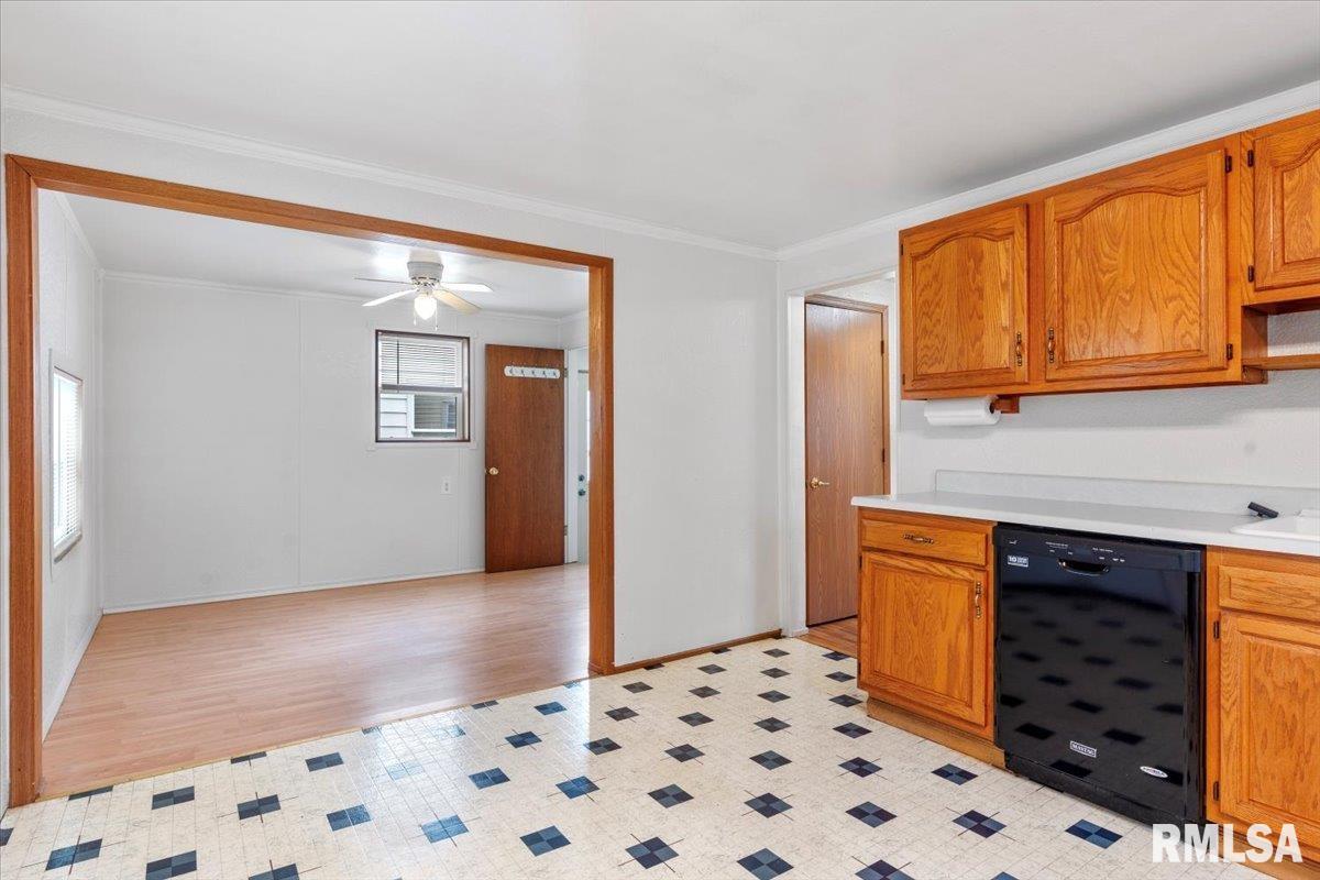 2073 North 22nd Street Springfield, IL 62702 - Photo 11 of 36