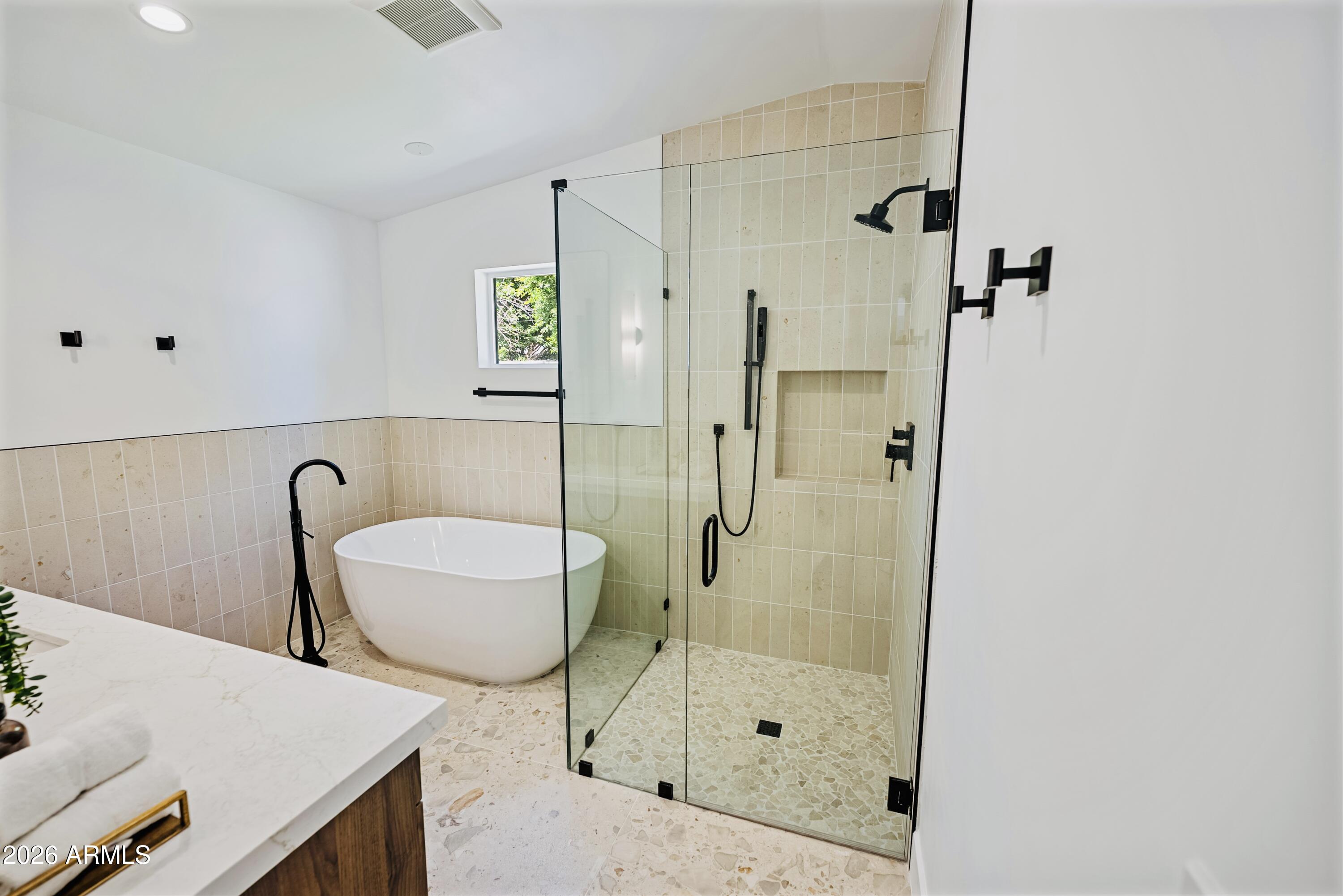 6830 North 10th Place Phoenix, AZ 85014 - Photo 13 of 38 Soaker Tub and