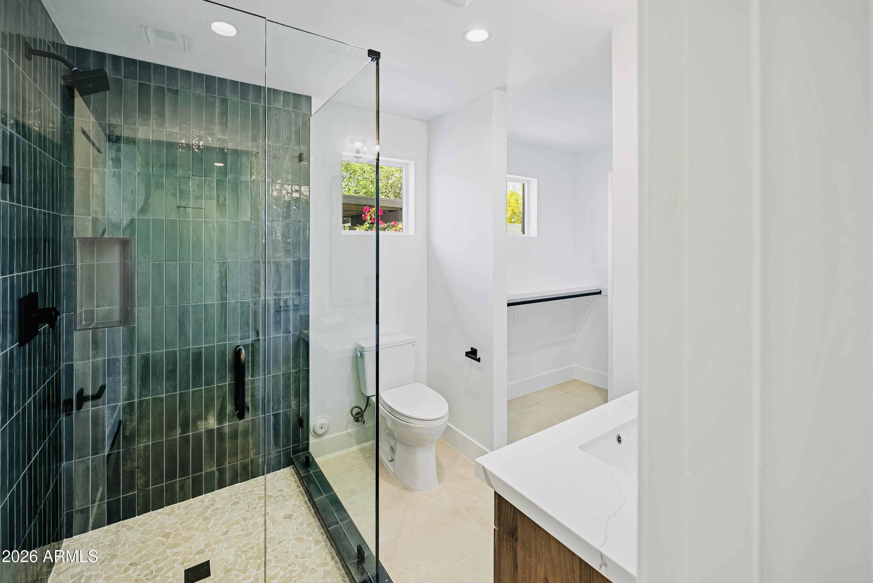 6830 North 10th Place Phoenix, AZ 85014 - Photo 18 of 38 Second Bath/En Suite with Walk In Closet