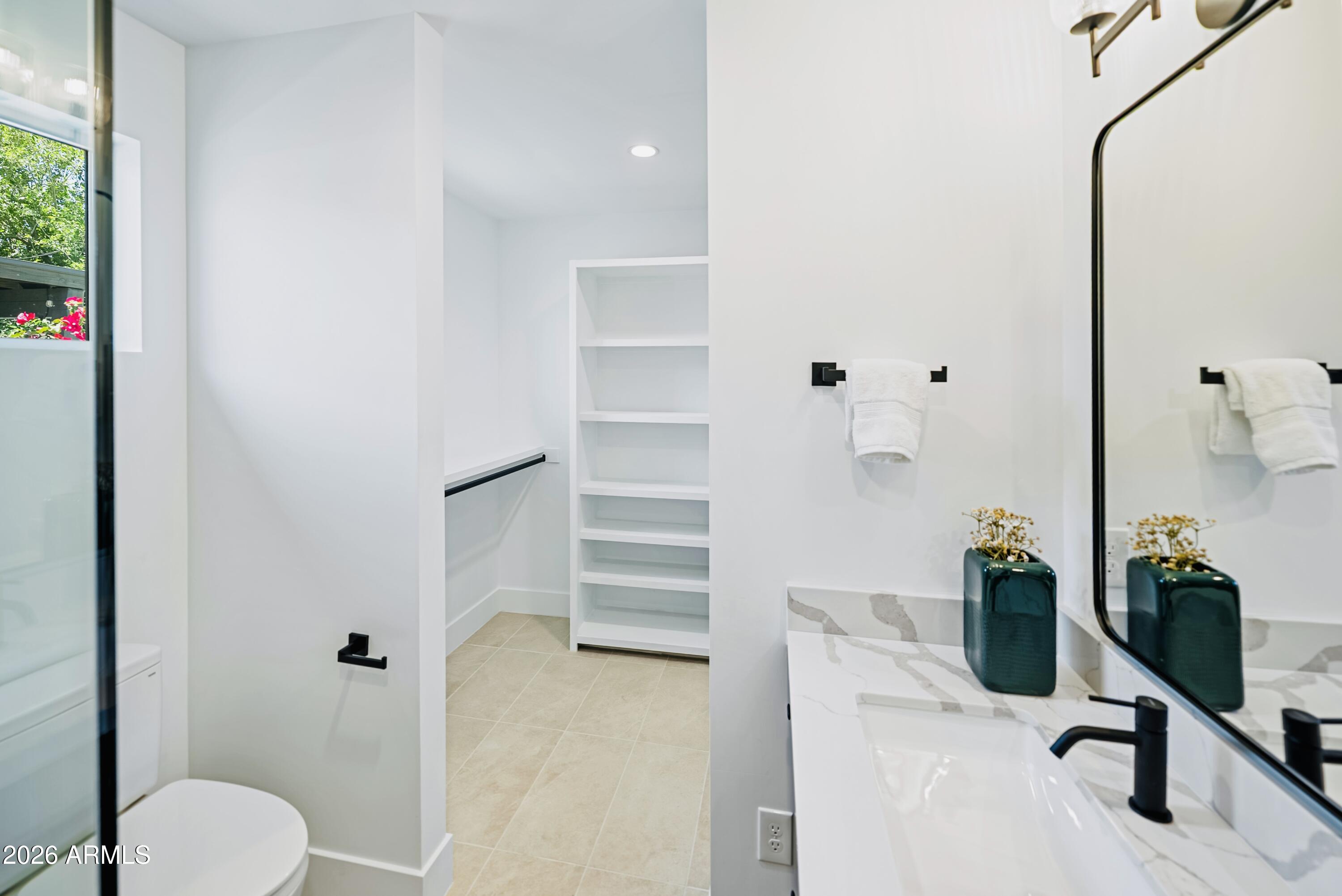 6830 North 10th Place Phoenix, AZ 85014 - Photo 19 of 38 Second Bath/En Suite with Walk in Closet