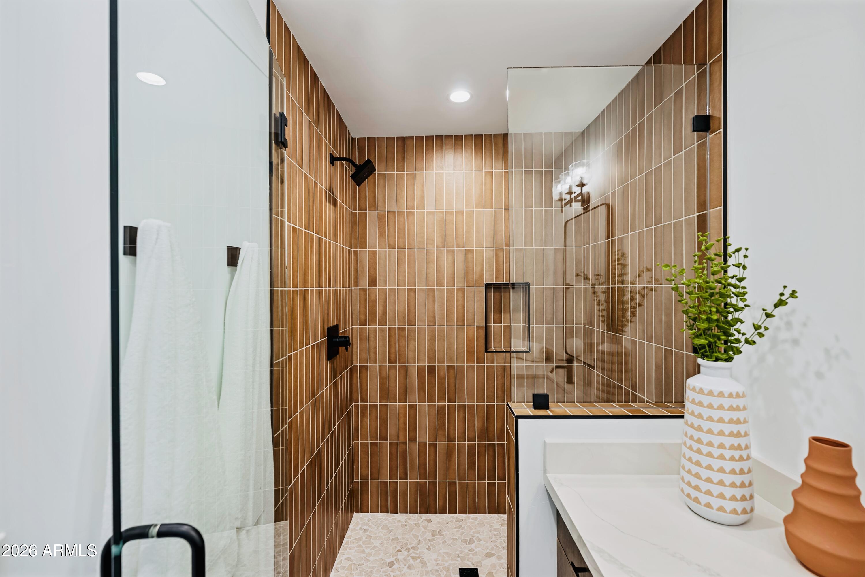 6830 North 10th Place Phoenix, AZ 85014 - Photo 22 of 38 Third Bath/En Suite with Walk In Closet