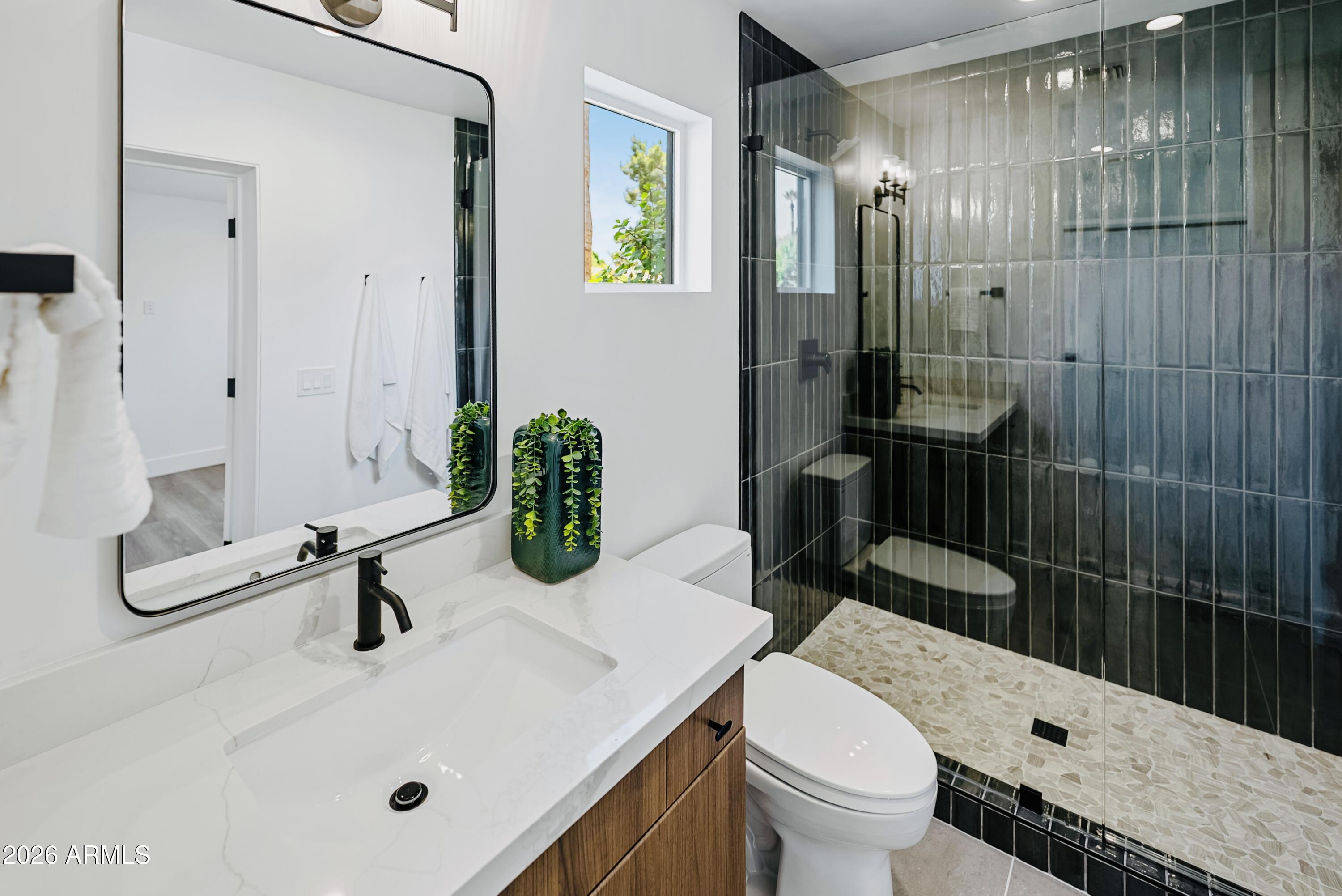 6830 North 10th Place Phoenix, AZ 85014 - Photo 24 of 38 Fourth Bath/En Suite with Walk In Closet