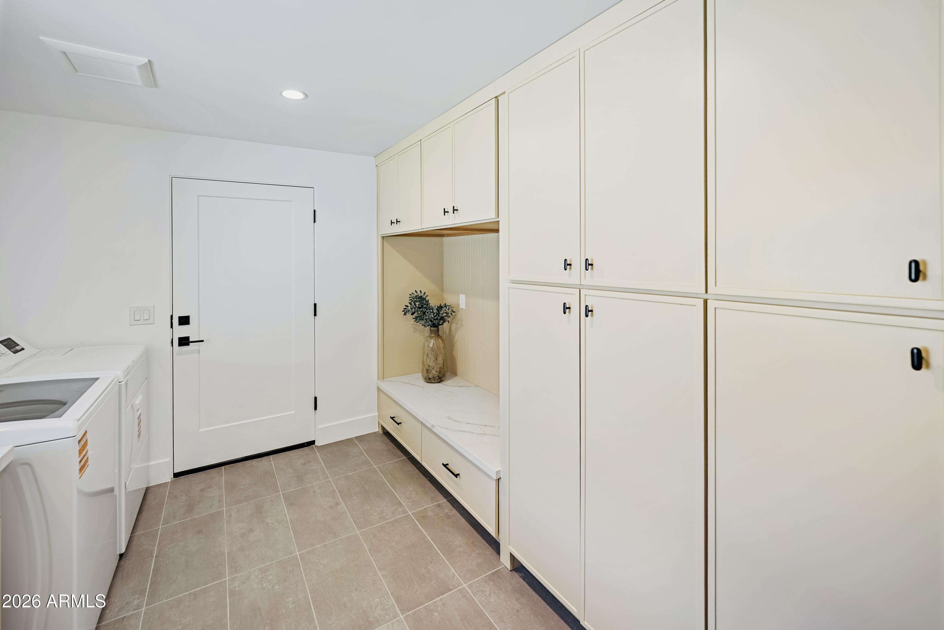 6830 North 10th Place Phoenix, AZ 85014 - Photo 28 of 38 Laundry with Drop Off Station