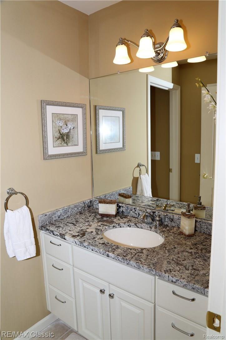 34028 Lyncroft Street Farmington, MI 48331 - Photo 58 of 66 image0064.jpg