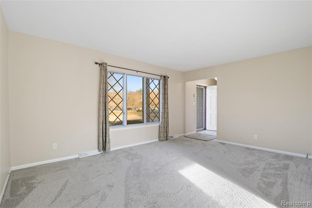 321 Terrace Drive Flushing, MI 48433 - Photo 3 of 47