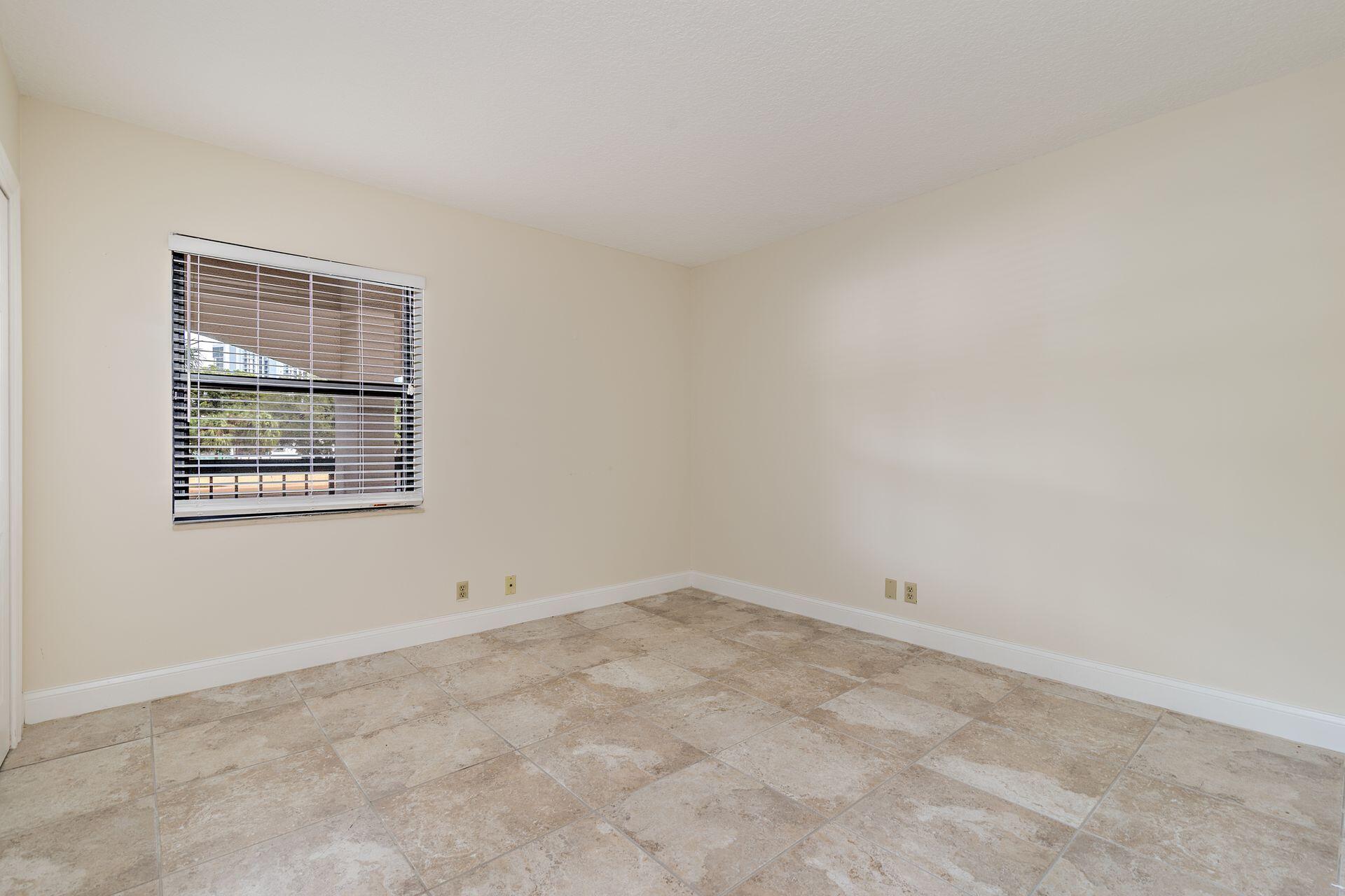 356 Golfview Road, Unit 204 North Palm Beach, FL 33408 - Photo 19 of 71 an empty room with a window
