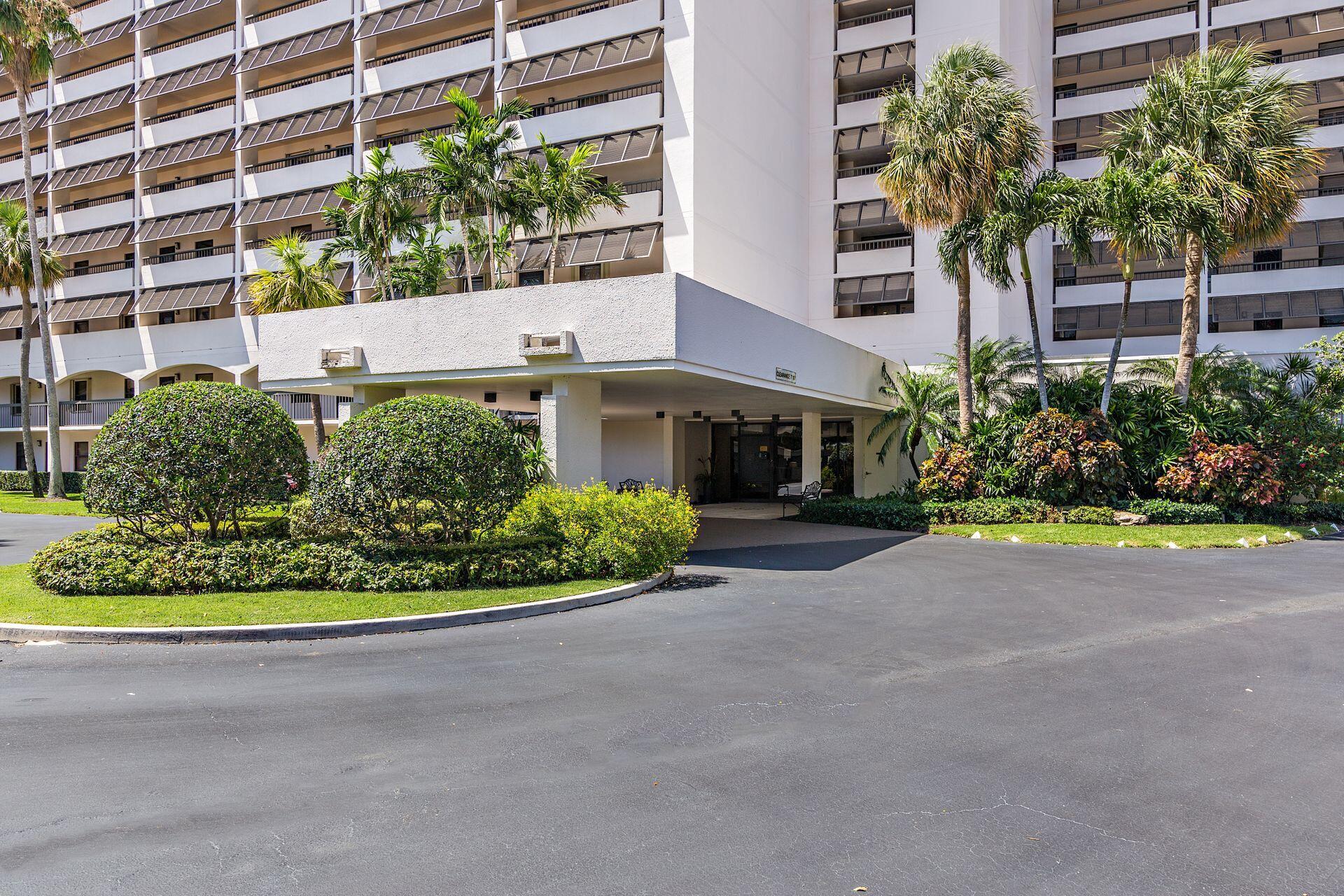 356 Golfview Road, Unit 204 North Palm Beach, FL 33408 - Photo 48 of 71 a front view of a multi story residential apartment building