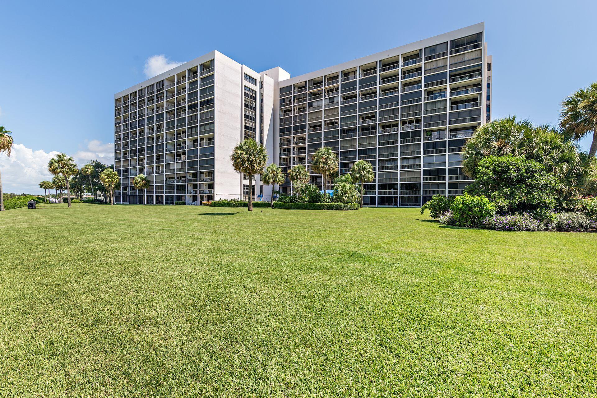 356 Golfview Road, Unit 204 North Palm Beach, FL 33408 - Photo 54 of 71 a view of a building with garden