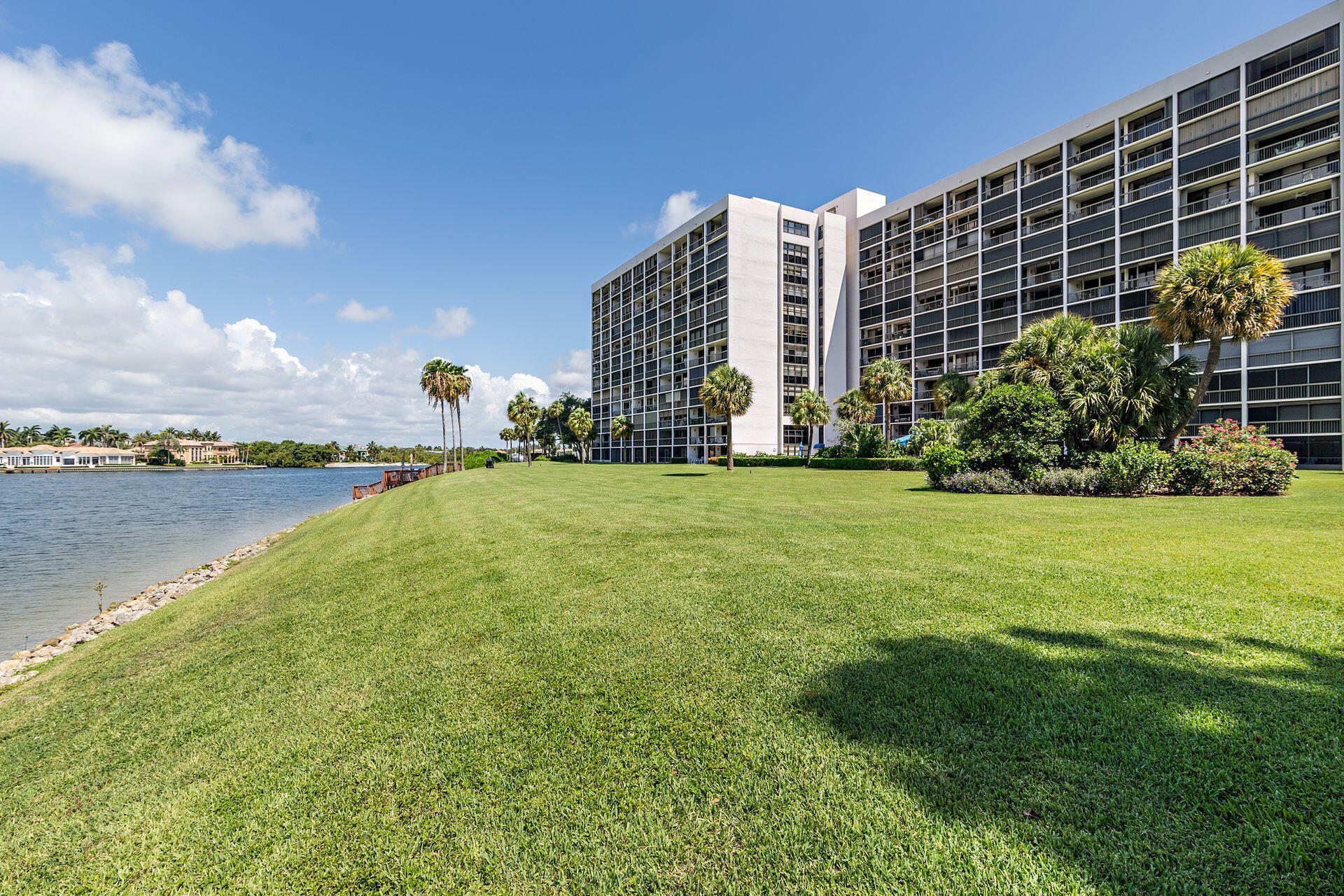 356 Golfview Road, Unit 204 North Palm Beach, FL 33408 - Photo 55 of 71 a view of a building with garden