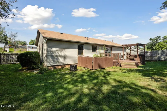 $2,100 | 3201 Buckingham Drive, Unit 50, Johnson City, TN 37604