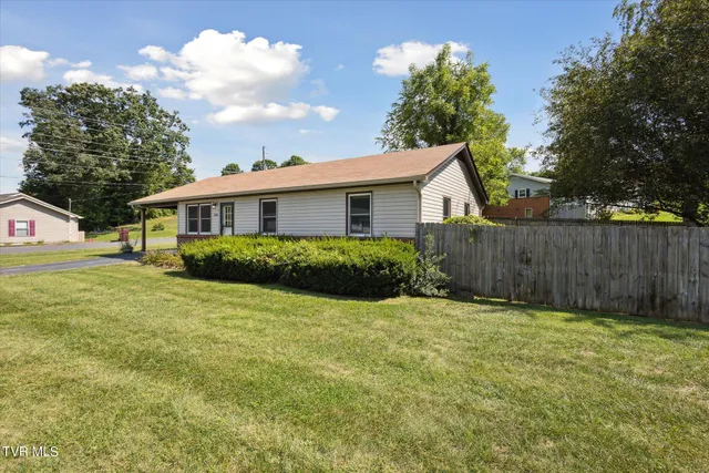 $2,100 | 3201 Buckingham Drive, Unit 50, Johnson City, TN 37604