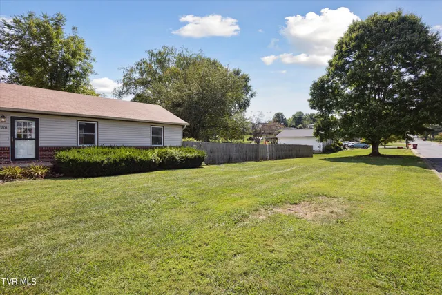 $2,100 | 3201 Buckingham Drive, Unit 50, Johnson City, TN 37604