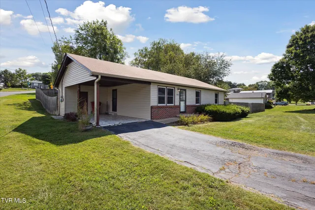 $2,100 | 3201 Buckingham Drive, Unit 50, Johnson City, TN 37604