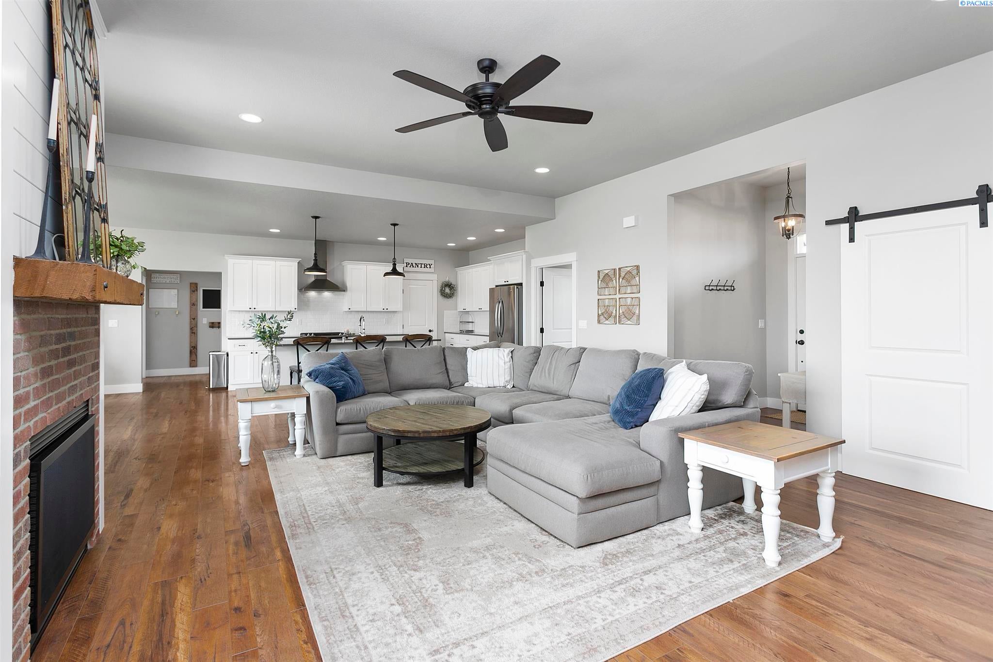 86802 Sagebrush Road Kennewick, WA 99338 - Photo 3 of 30 Gallery Image 3