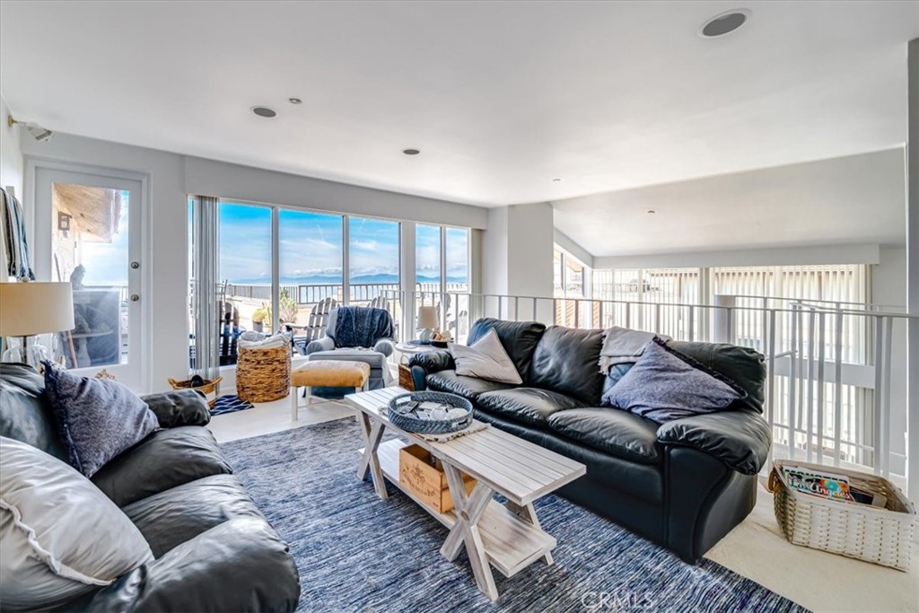 555 Esplanade, Unit 518 Redondo Beach, CA 90277 - Photo 33 of 73 a living room with furniture and a large window