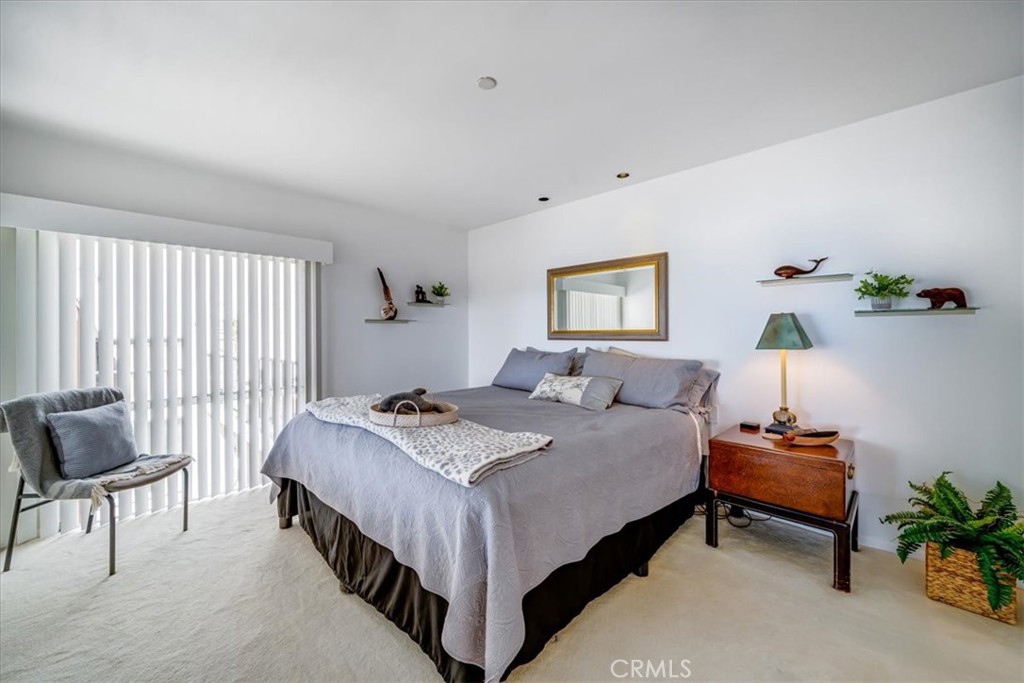 555 Esplanade, Unit 518 Redondo Beach, CA 90277 - Photo 39 of 73 a bedroom with a bed and a window
