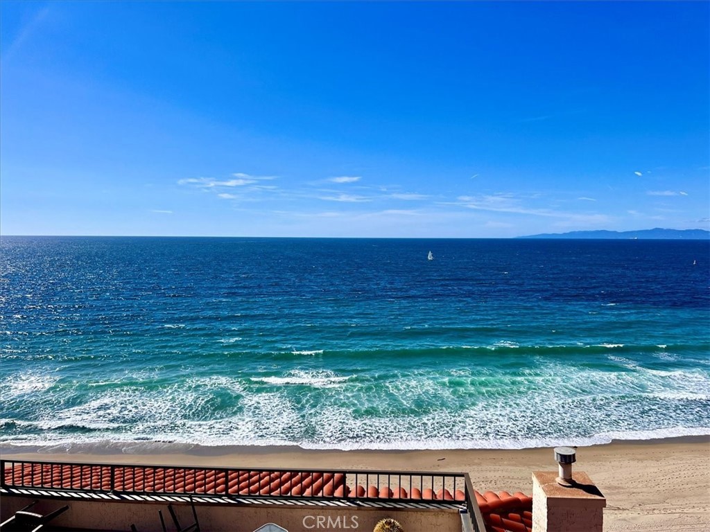 555 Esplanade, Unit 518 Redondo Beach, CA 90277 - Photo 4 of 73 a view of a yard with an outdoor space