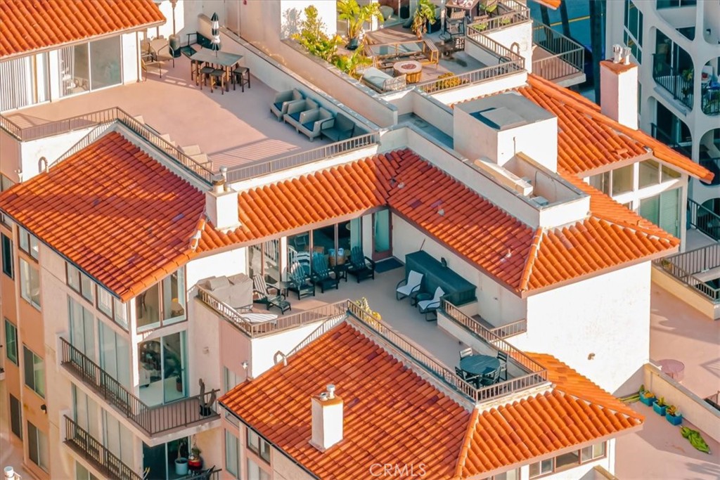 555 Esplanade, Unit 518 Redondo Beach, CA 90277 - Photo 54 of 73 a view of a patio with a table and chairs