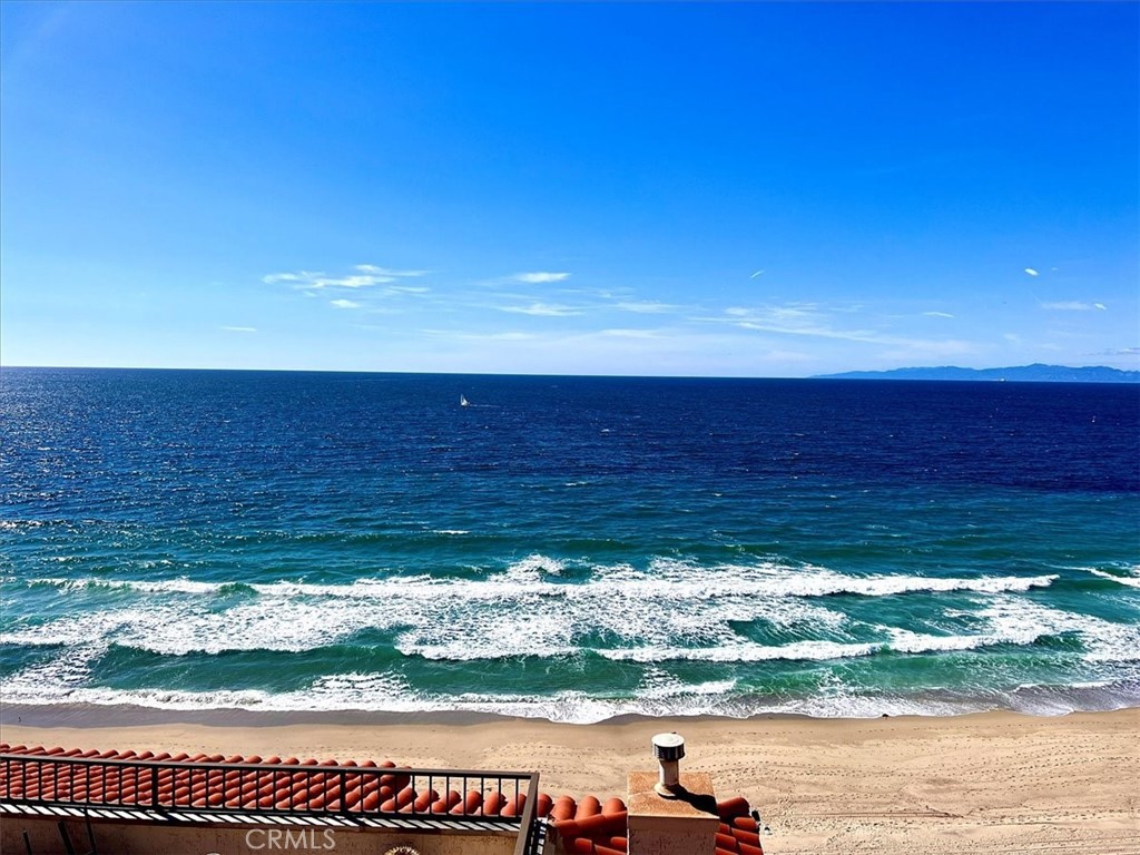 555 Esplanade, Unit 518 Redondo Beach, CA 90277 - Photo 63 of 73 a view of a ocean from a yard