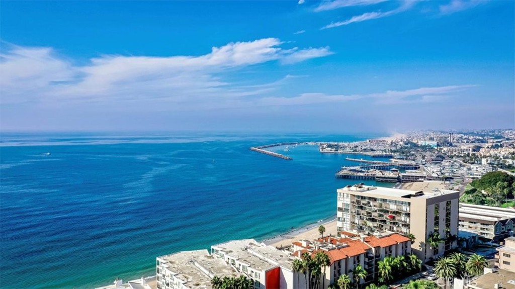 555 Esplanade, Unit 518 Redondo Beach, CA 90277 - Photo 66 of 73 a view of a sky from a terrace