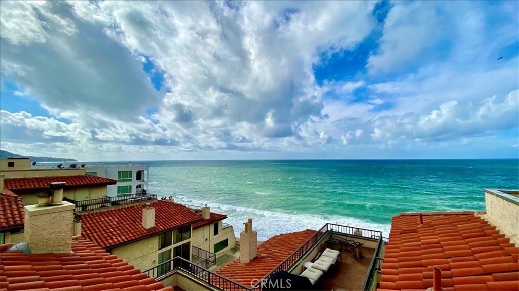 555 Esplanade, Unit 518 Redondo Beach, CA 90277 - Photo 69 of 73 a view of a patio with lawn chairs under an umbrella