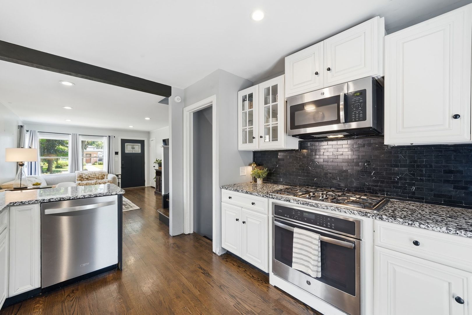 704 Long Road Glenview, IL 60025 - Photo 10 of 26 Gallery Image 10
