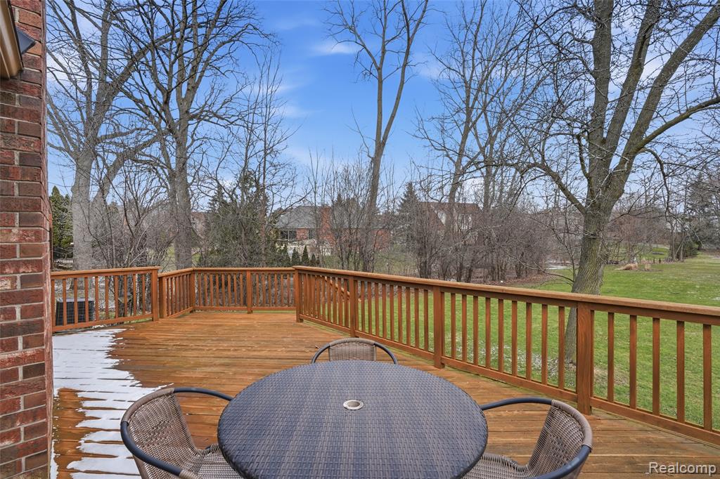 1669 Snowden Circle Rochester Hills, MI 48306 - Photo 5 of 32