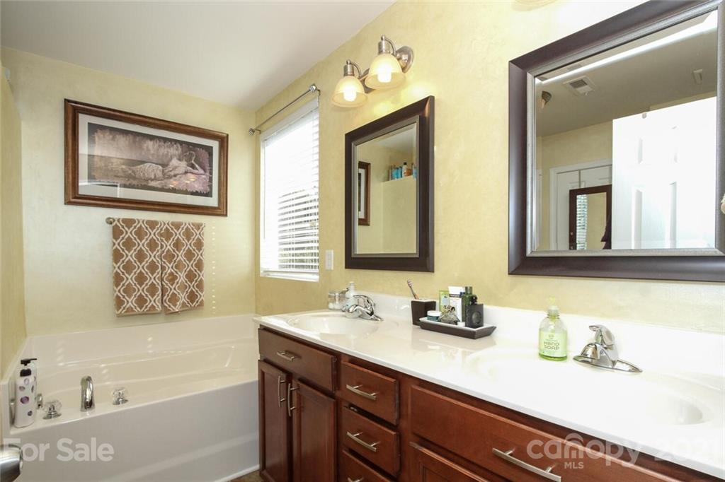 11128 Greenhead View Road Charlotte, NC 28262 - Photo 18 of 26 Gallery Image 18