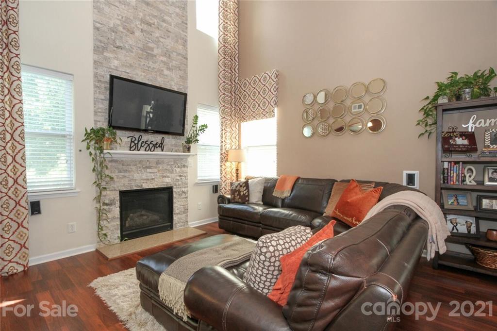 11128 Greenhead View Road Charlotte, NC 28262 - Photo 4 of 26 Gallery Image 4