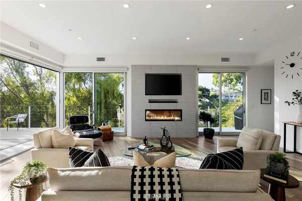 $3,395,000 | 234 West Avenida San Antonio, San Clemente, CA 92672