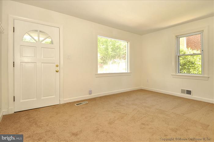 10117 Greenock Road Silver Spring, MD 20901 - Photo 20 of 30 Living Room