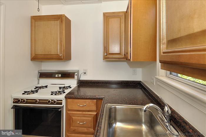 10117 Greenock Road Silver Spring, MD 20901 - Photo 10 of 30 Kitchen