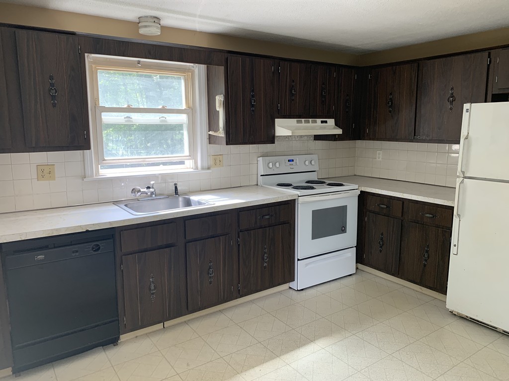 34 3rd Street, Unit B Webster, MA 01570 - Photo 4 of 12 Gallery Image 4