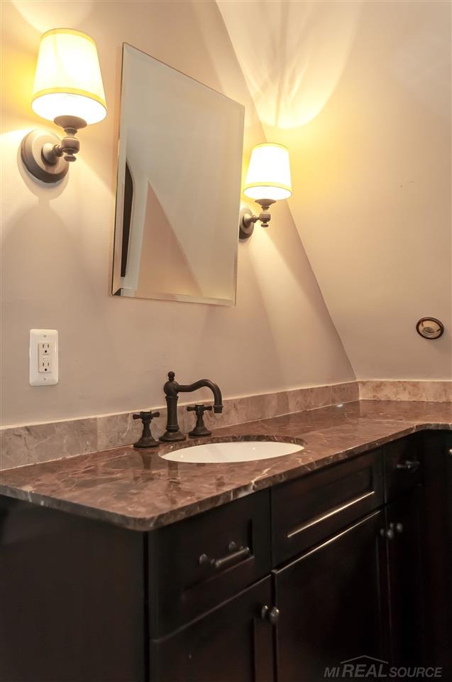 820 Lincoln Road Grosse Pointe, MI 48230 - Photo 28 of 49 Gallery Image 28
