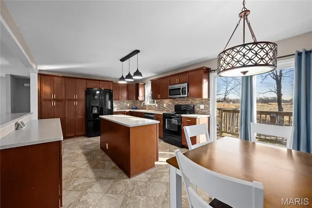 $279,400 | 324 Breckenridge Drive, Belleville, IL 62221