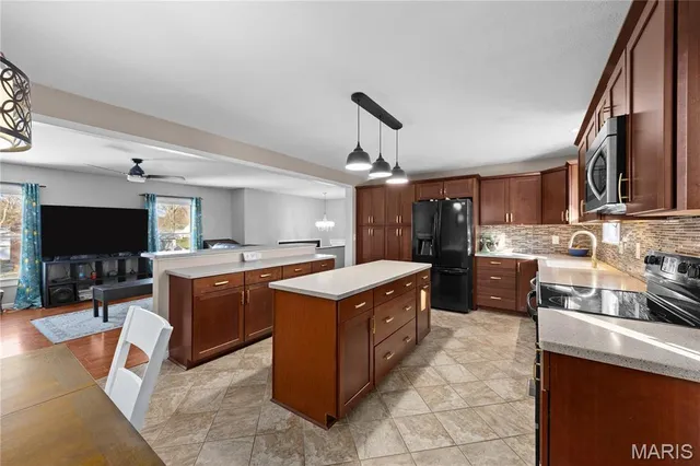 $279,400 | 324 Breckenridge Drive, Belleville, IL 62221