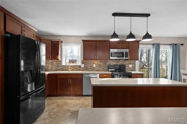 $279,400 | 324 Breckenridge Drive, Belleville, IL 62221