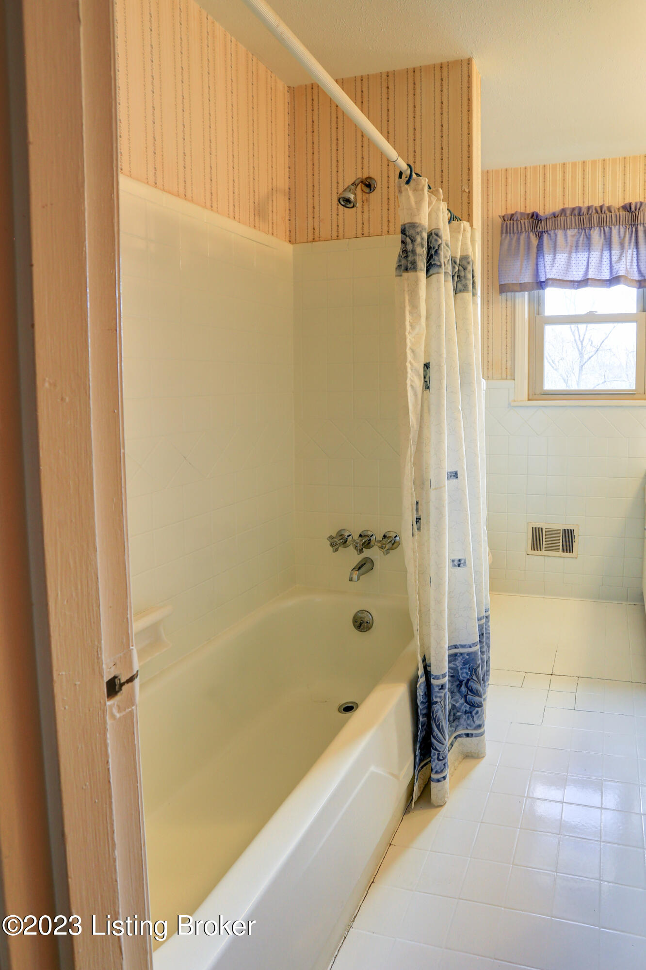 8221 Delido Road Louisville, KY 40219 - Photo 27 of 48 Delido00028