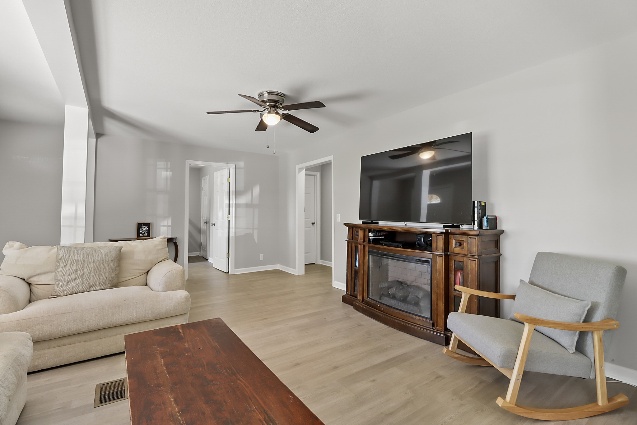 4369 Washington Road Greenbrier, TN 37073 - Photo 14 of 30 a living room with furniture and a flat screen tv