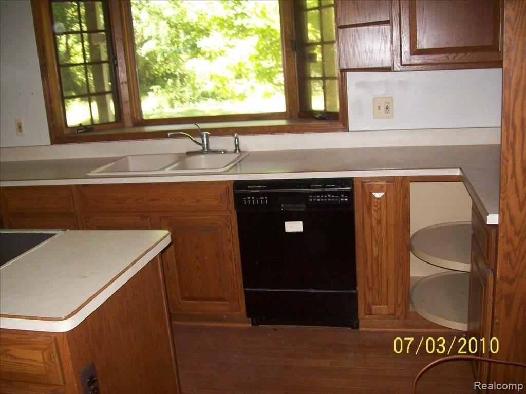 284 Whims Lane Rochester, MI 48306 - Photo 11 of 22 100_4183