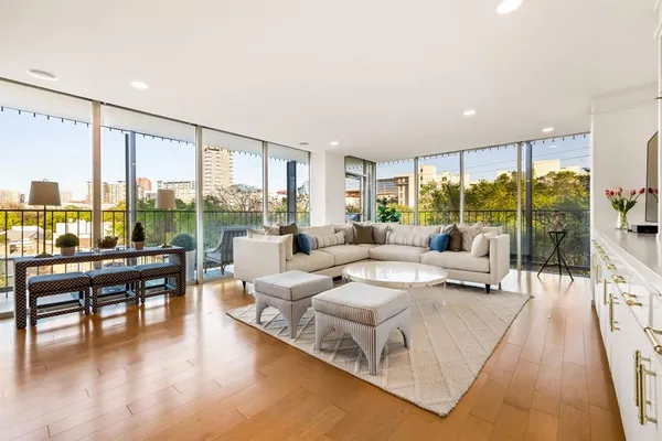 $735,000 | 3310 Fairmount Street, Unit 6D, Dallas, TX 75201