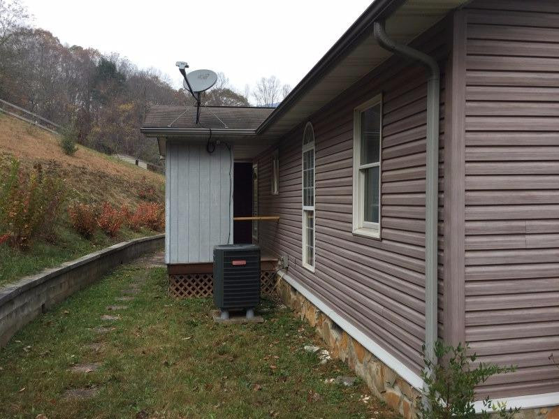 163 Bottom Road Evarts, KY 40828 - Photo 3 of 13 Photo 3