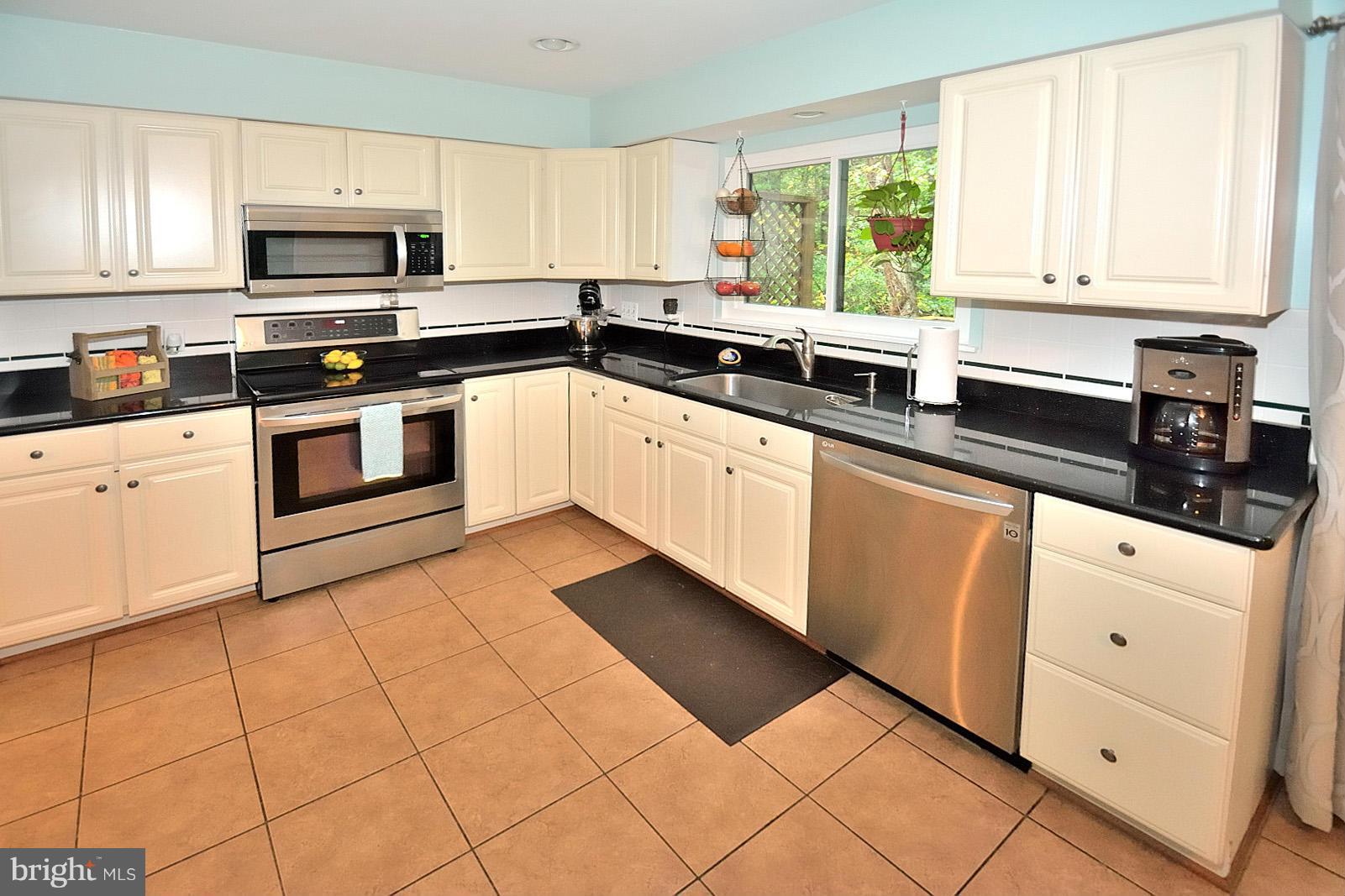 11970 Greywing Court Reston, VA 20191 - Photo 14 of 30 Kitchen