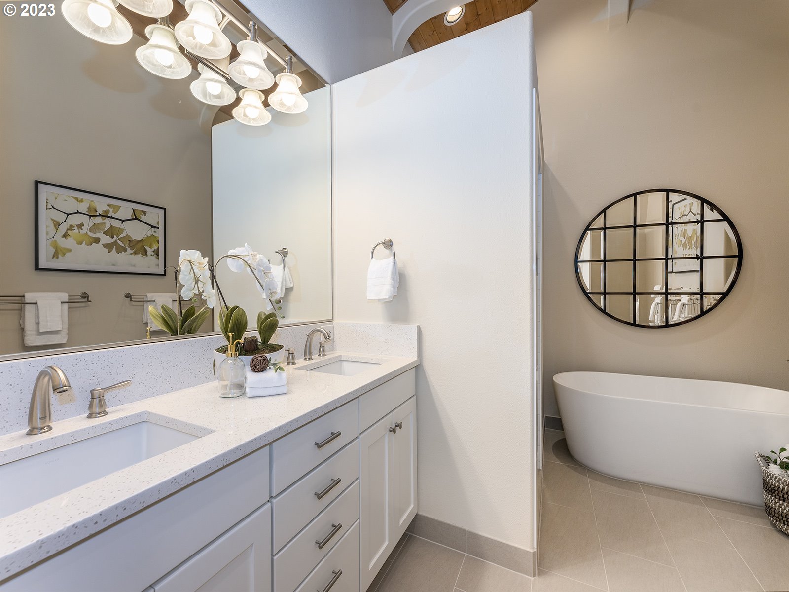 25552 Southwest Newland Road Wilsonville, OR 97070 - Photo 27 of 48 Bathroom