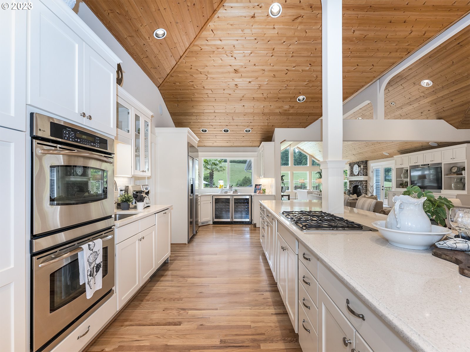 25552 Southwest Newland Road Wilsonville, OR 97070 - Photo 7 of 48 Kitchen