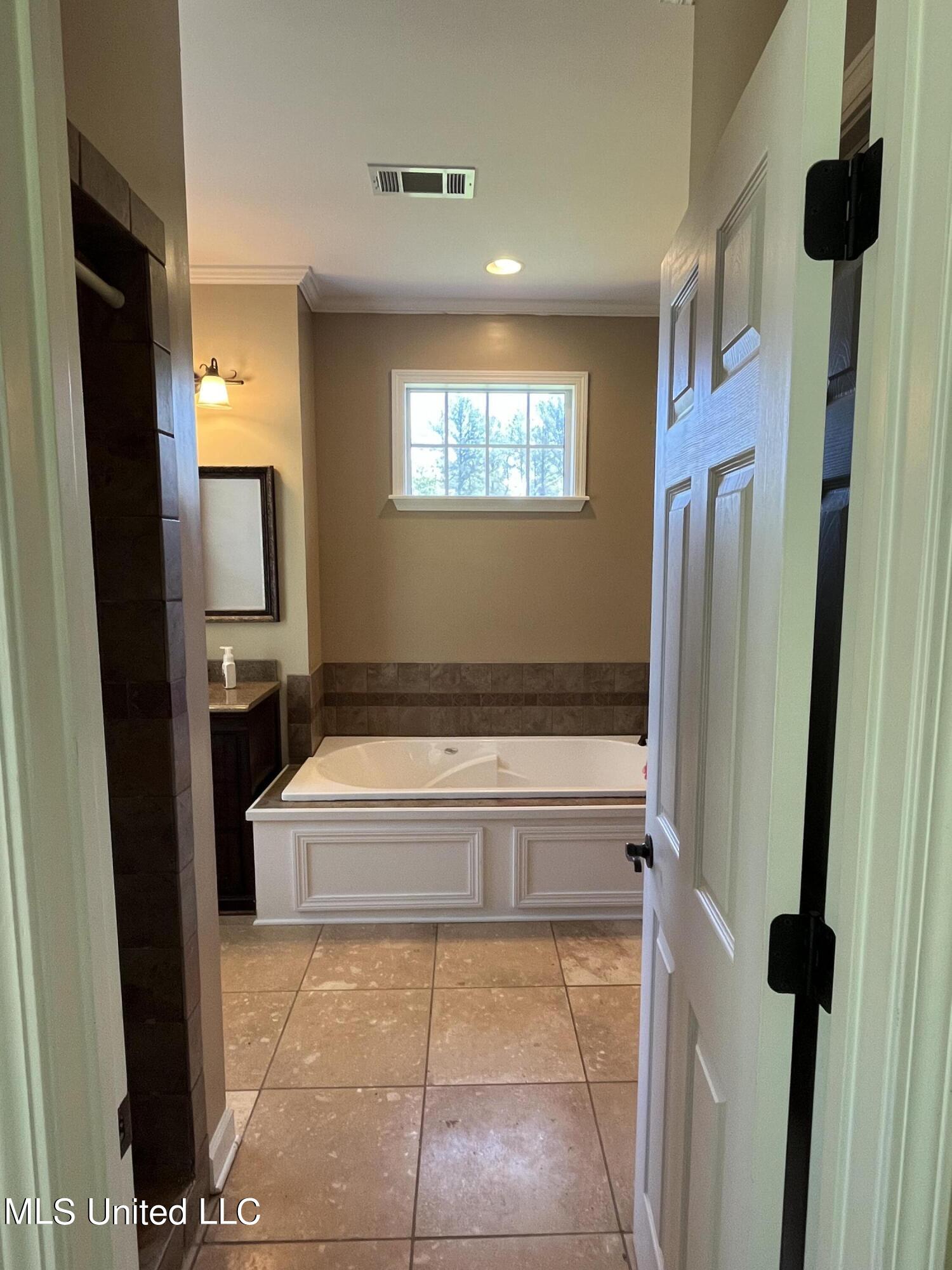178 Joiner Road Batesville, MS 38606 - Photo 12 of 38 Primary bath pic 1
