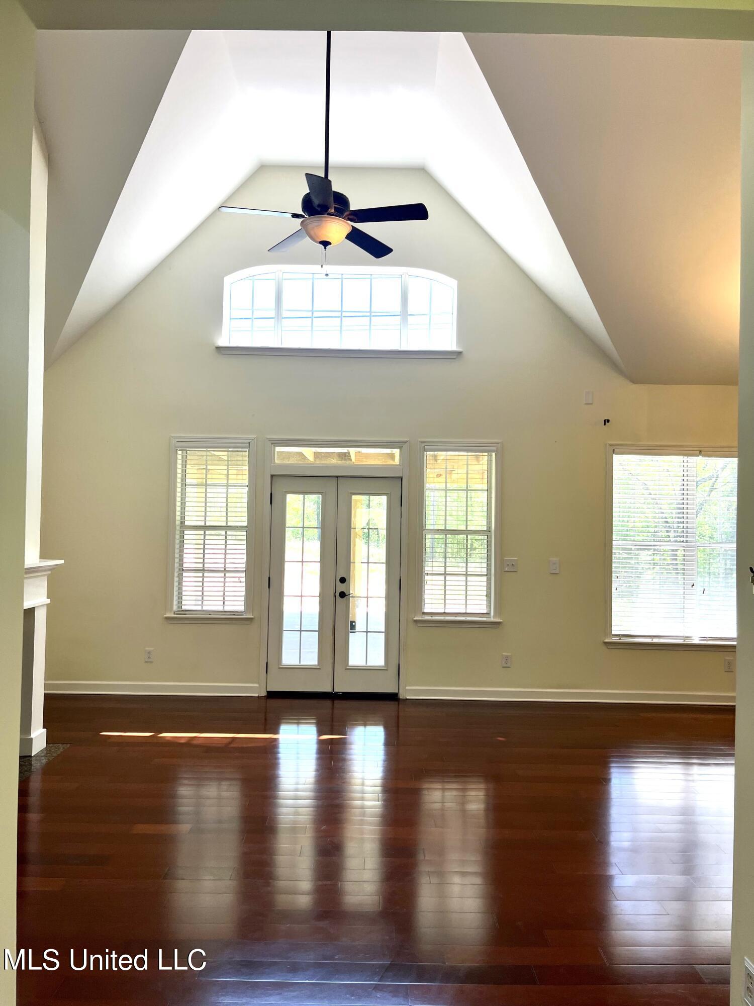 178 Joiner Road Batesville, MS 38606 - Photo 2 of 38 Living Room
